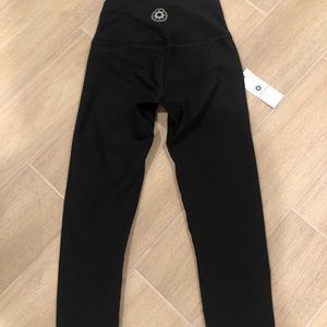 Club Pilates Cropped leggings Small NWT